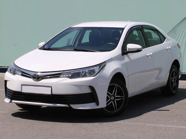 2018 Toyota Corolla - Image 2