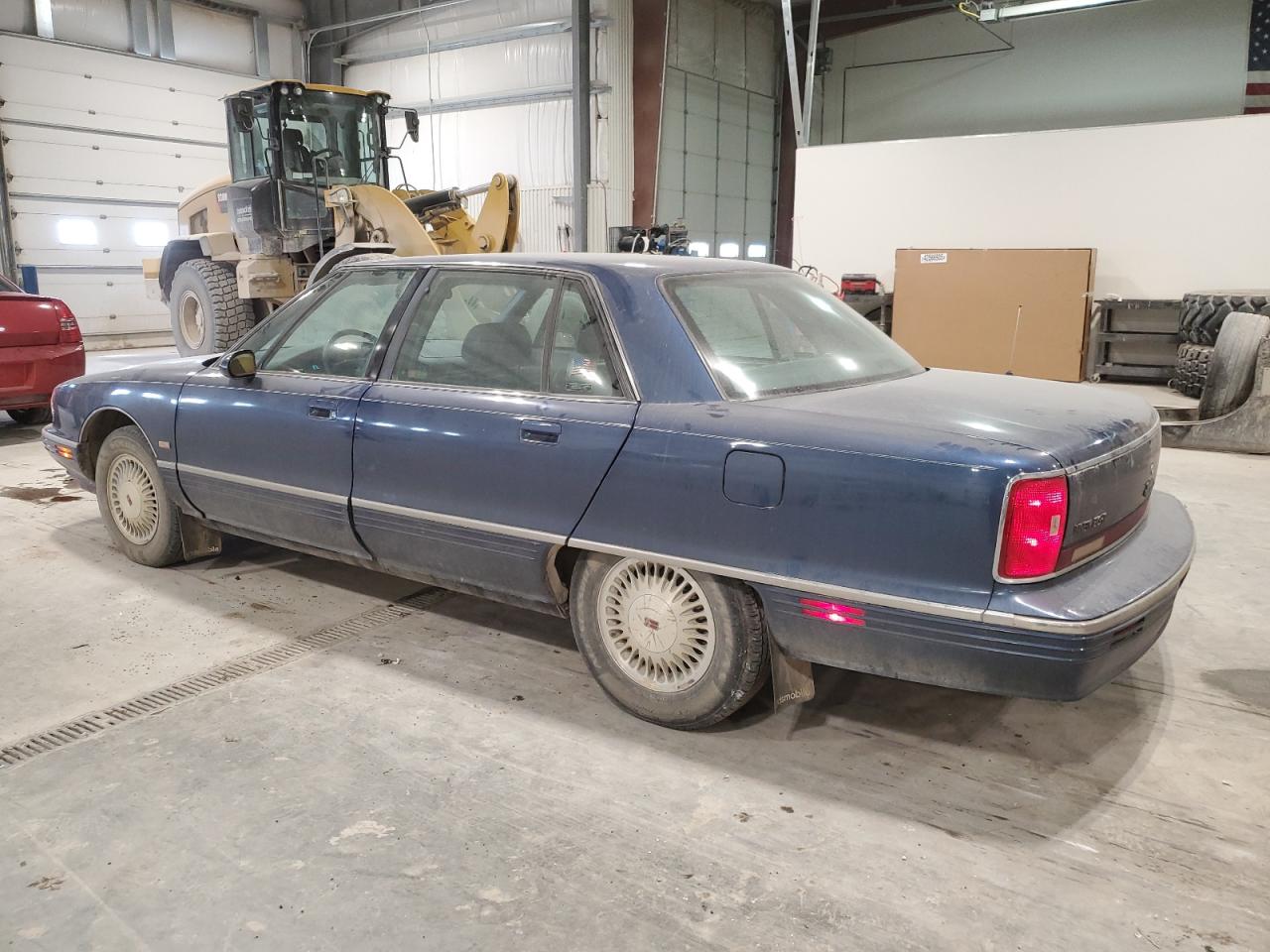 1996 OLDSMOBILE 98 - Image 2