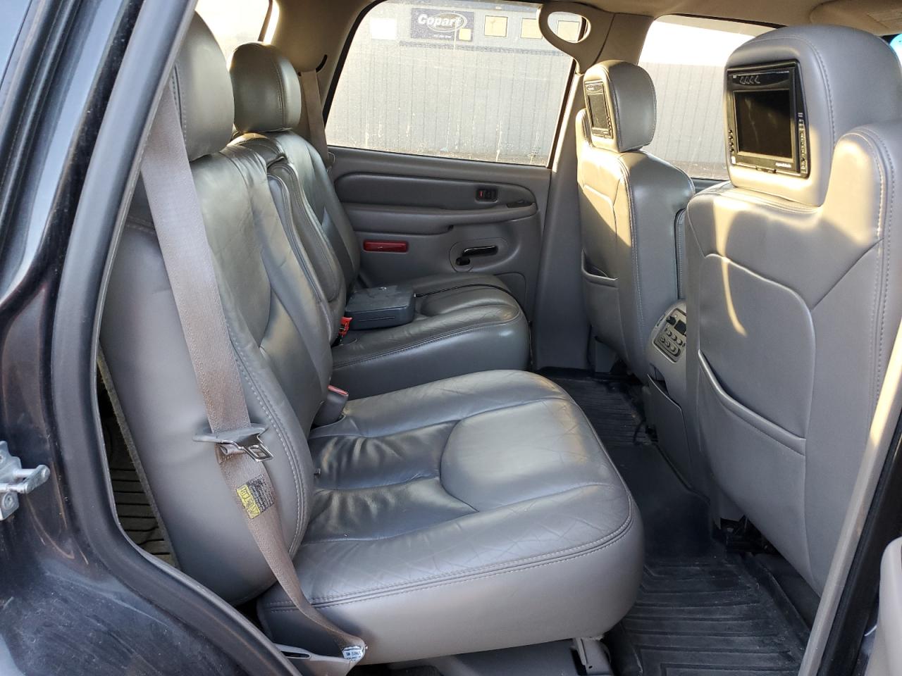 2004 GMC Yukon - Image 11