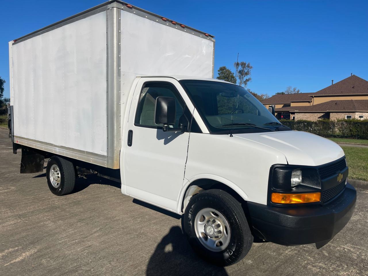 CHEVROLET EXPRESS WHITE