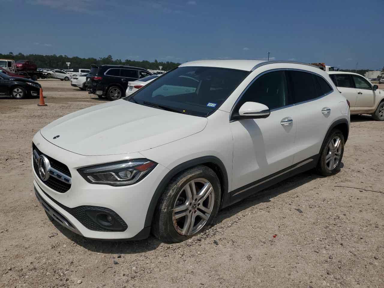 2022 Mercedes-Benz GLA 200 - Image 2