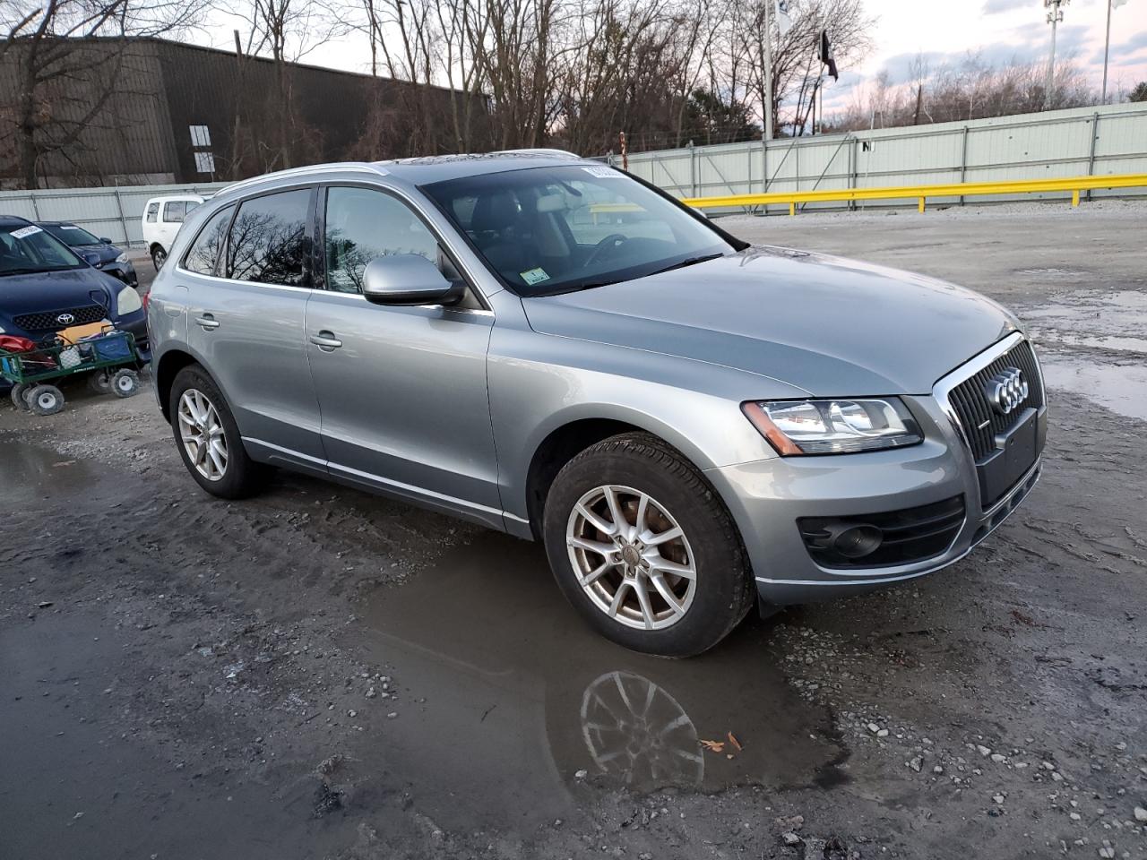 2011 AUDI Q5 - Image 4