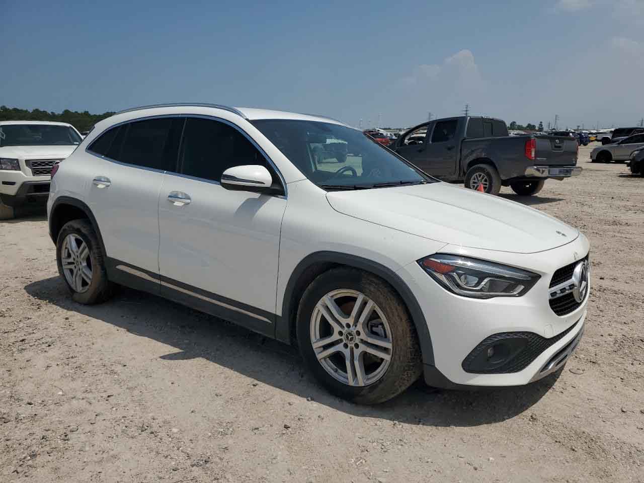 2022 Mercedes-Benz GLA 200 - Image 3