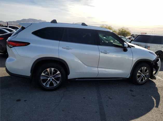 2022 Toyota Highlander - Image 3