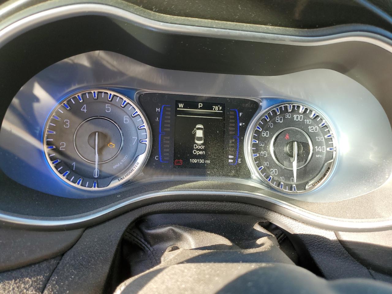 2017 Chrysler 200 - Image 9
