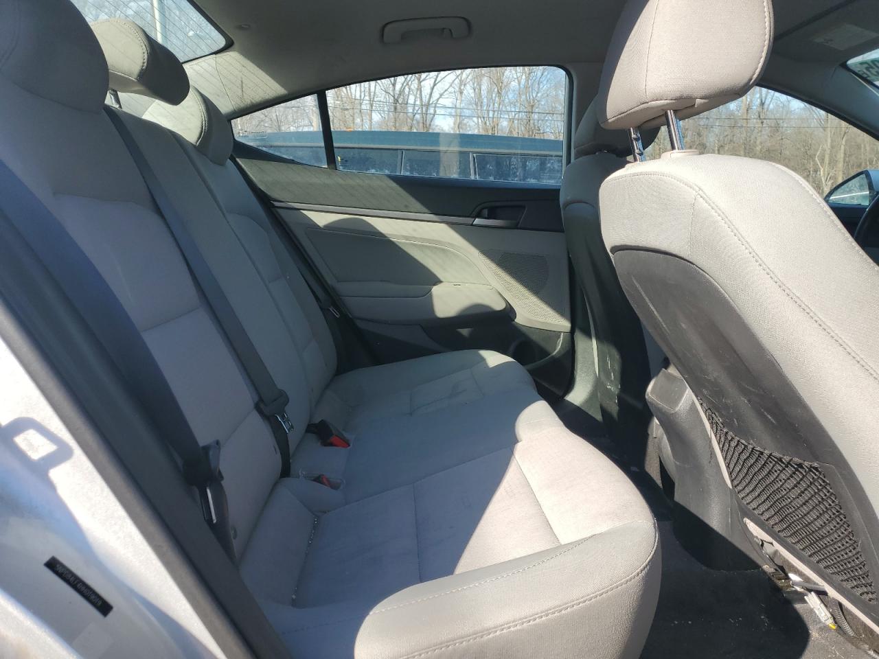 2017 HYUNDAI ELANTRA - Image 10