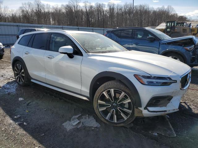 2021 Volvo V60 - Image 4