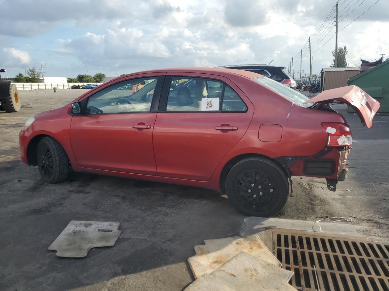 2009 TOYOTA YARIS RED - Image 2