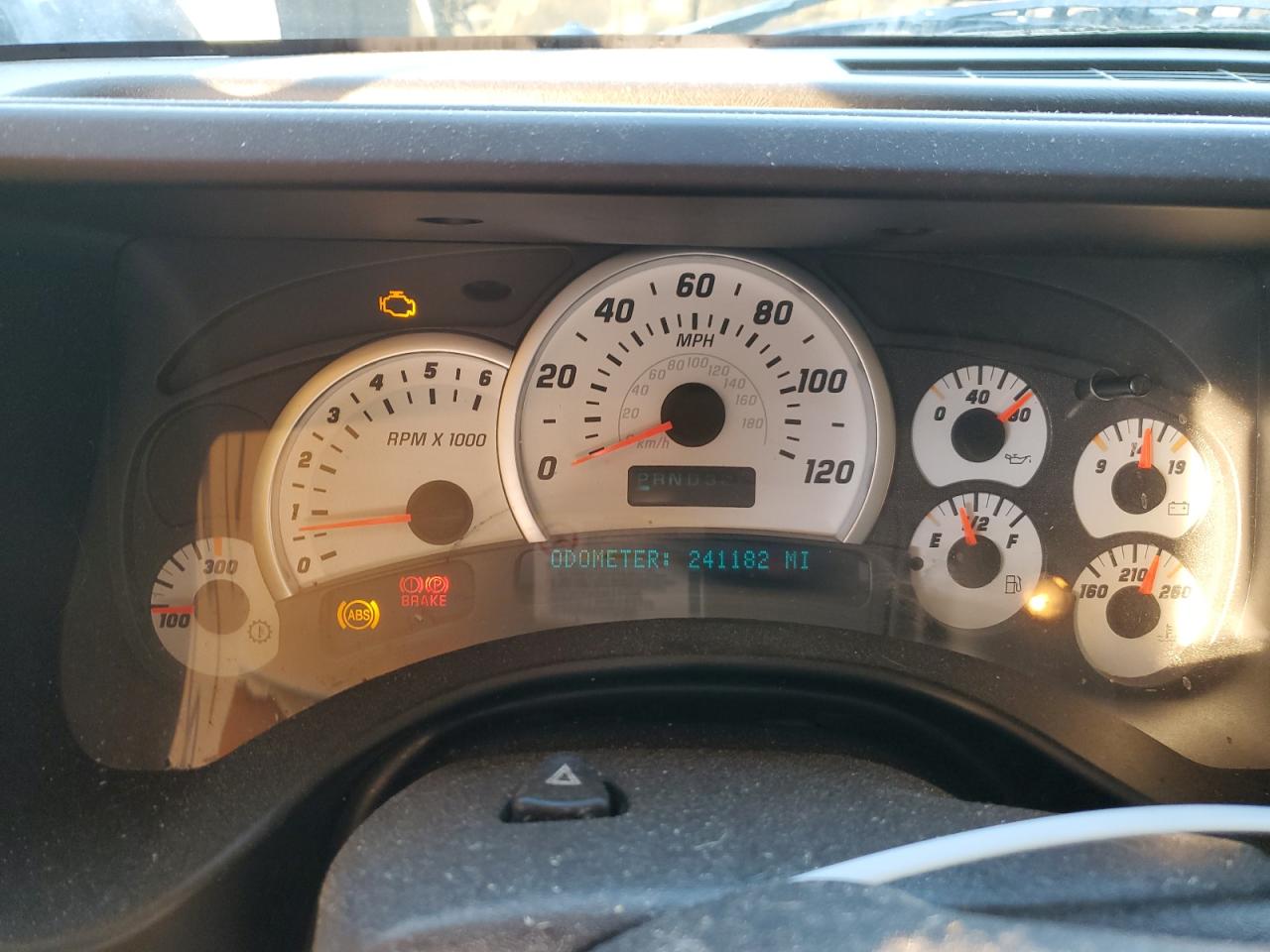 2004 HUMMER H2 - Image 9