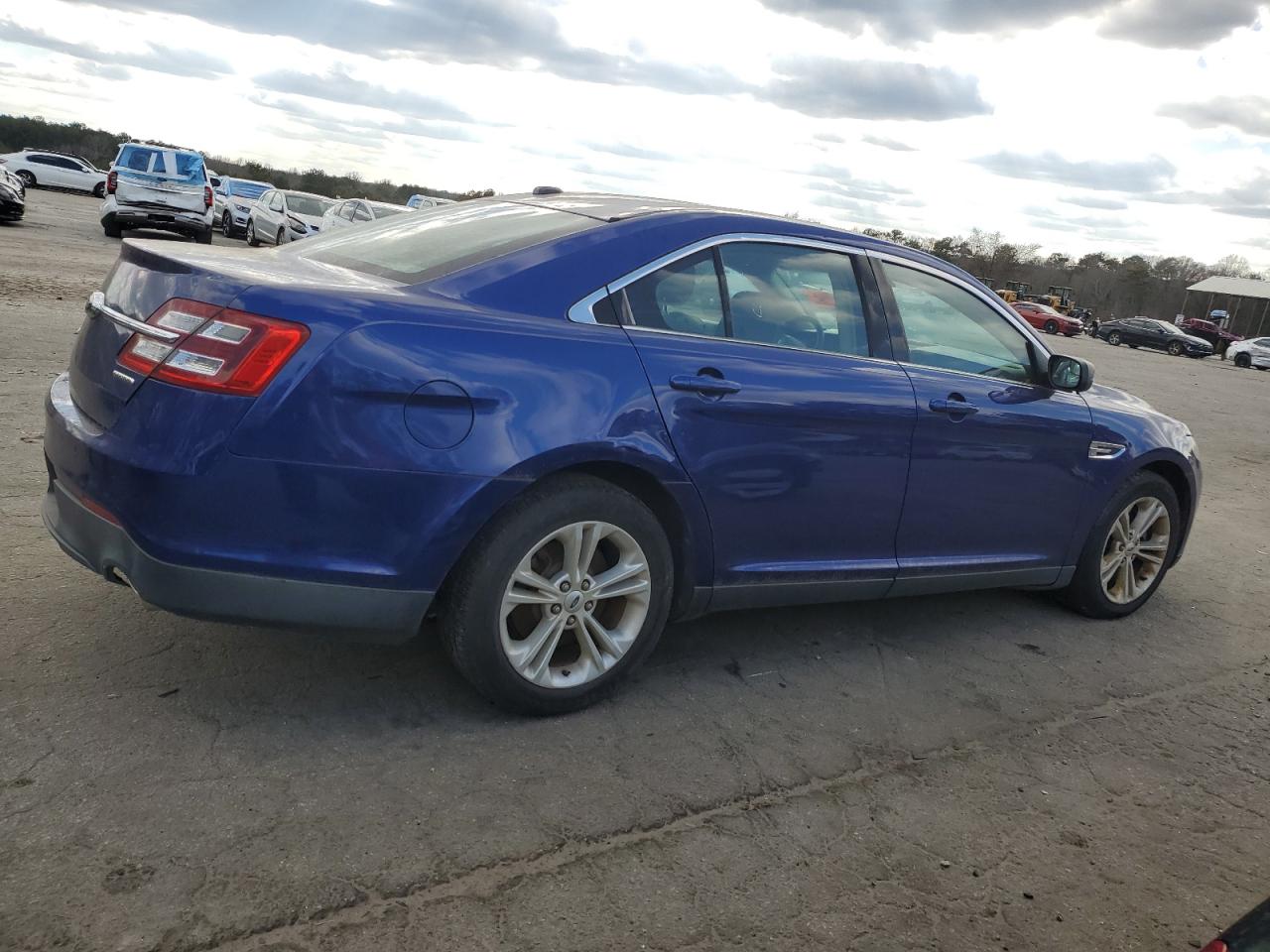 2015 Ford Taurus - Image 3