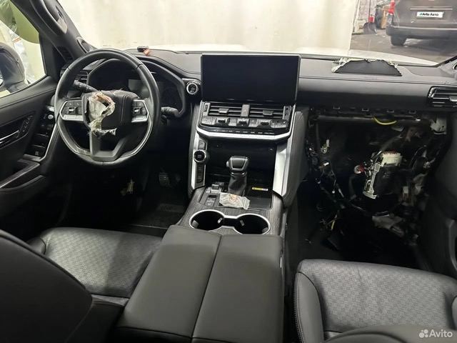 2023 Toyota Land Cruiser - Image 6