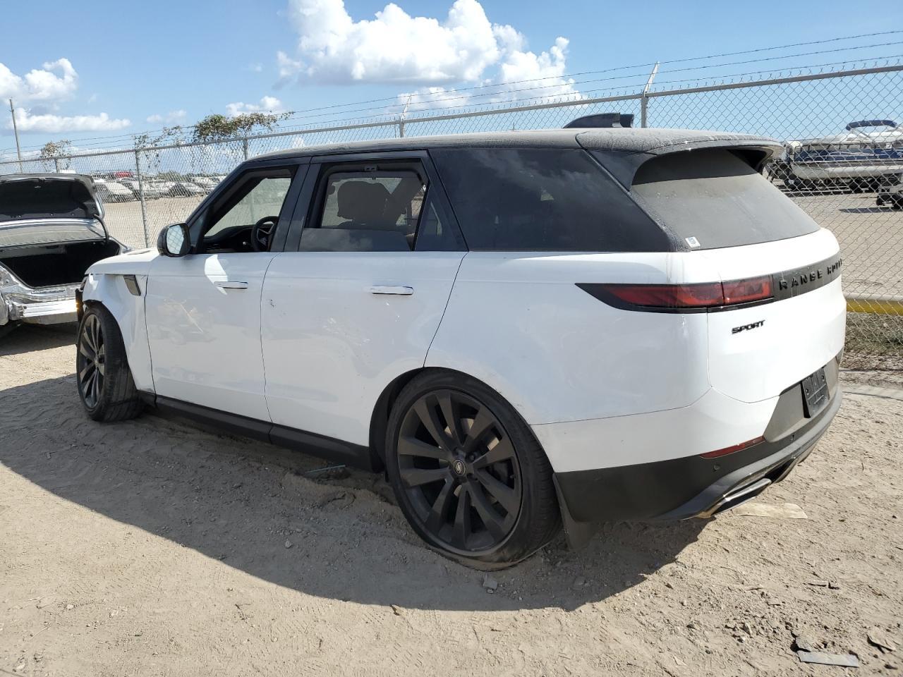 2024 Land Rover Range Rover Sport - Image 3