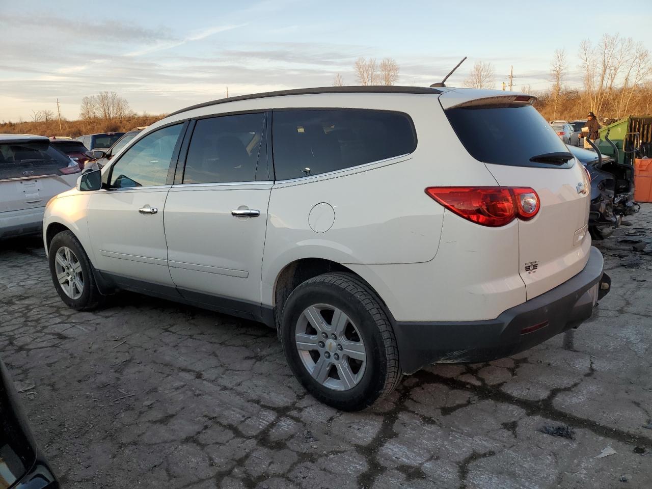 2011 CHEVROLET TRAVERSE - Image 2
