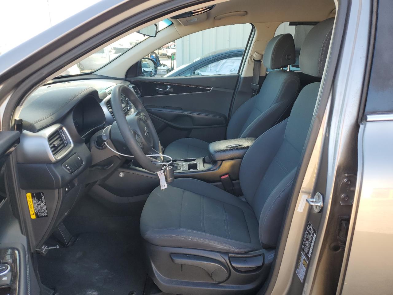 2017 KIA SORENTO - Image 7