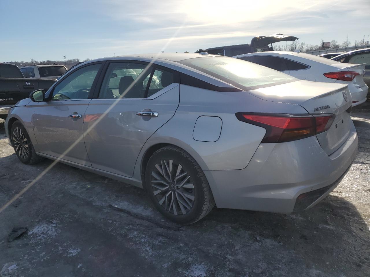 2024 Nissan Altima - Image 2