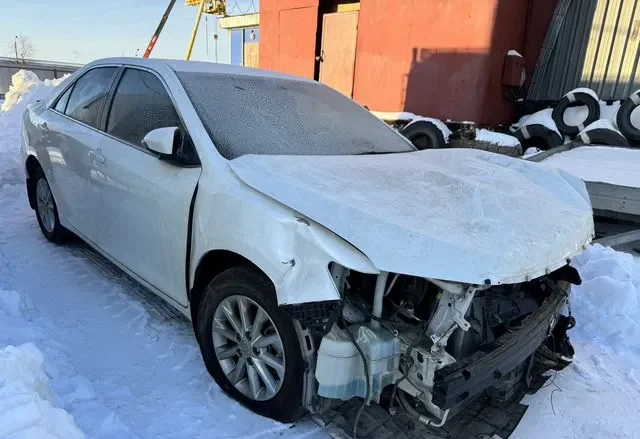 2015 Toyota CAMRY - Image 3