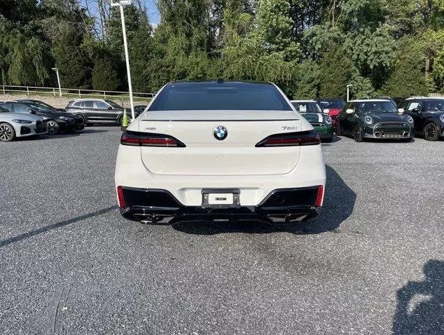 2023 BMW 760I - Image 5