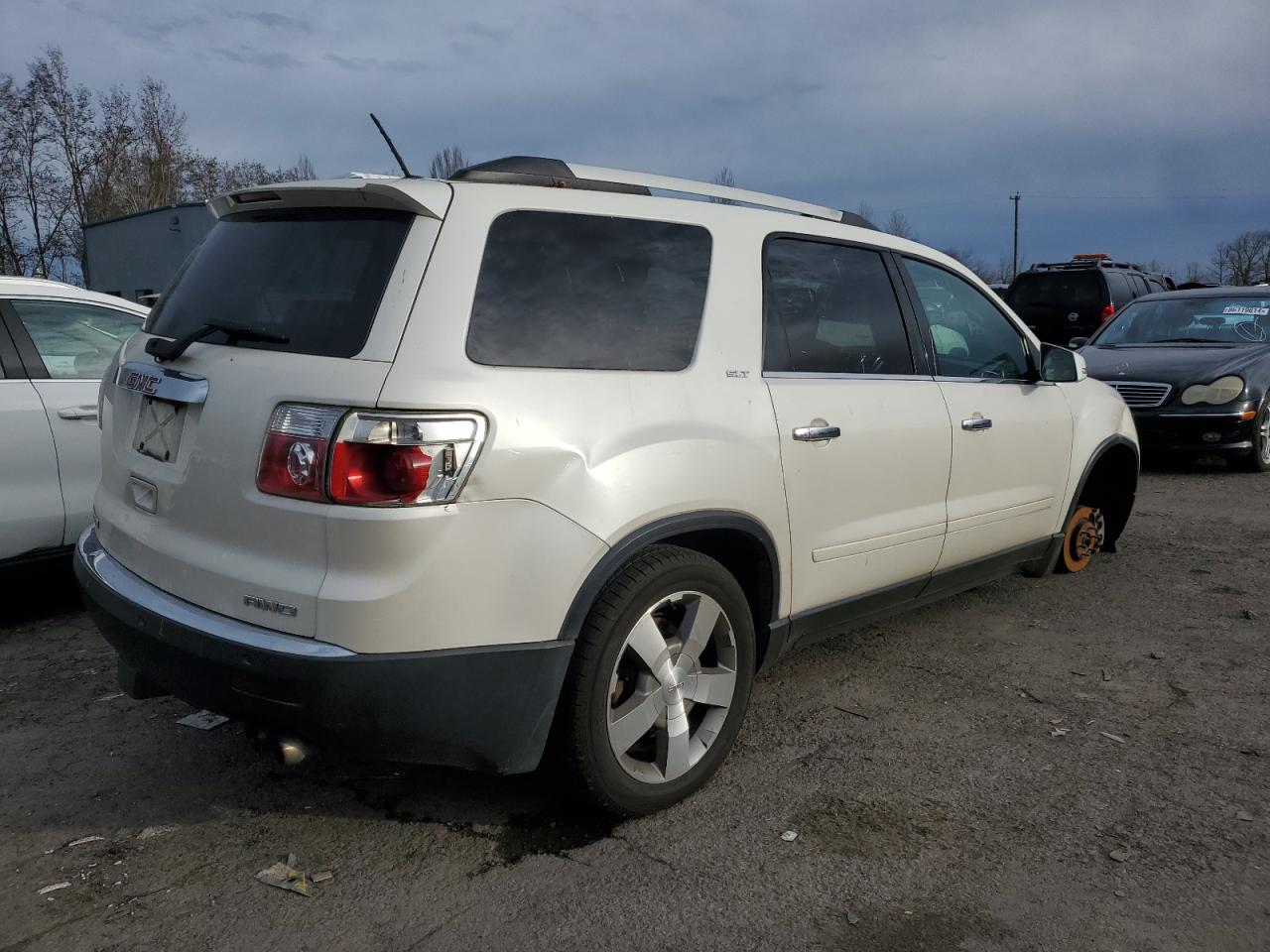 2011 GMC ACADIA - Image 3