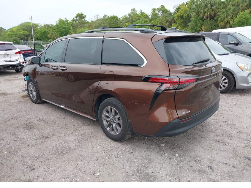 2022 Toyota Sienna - Image 4