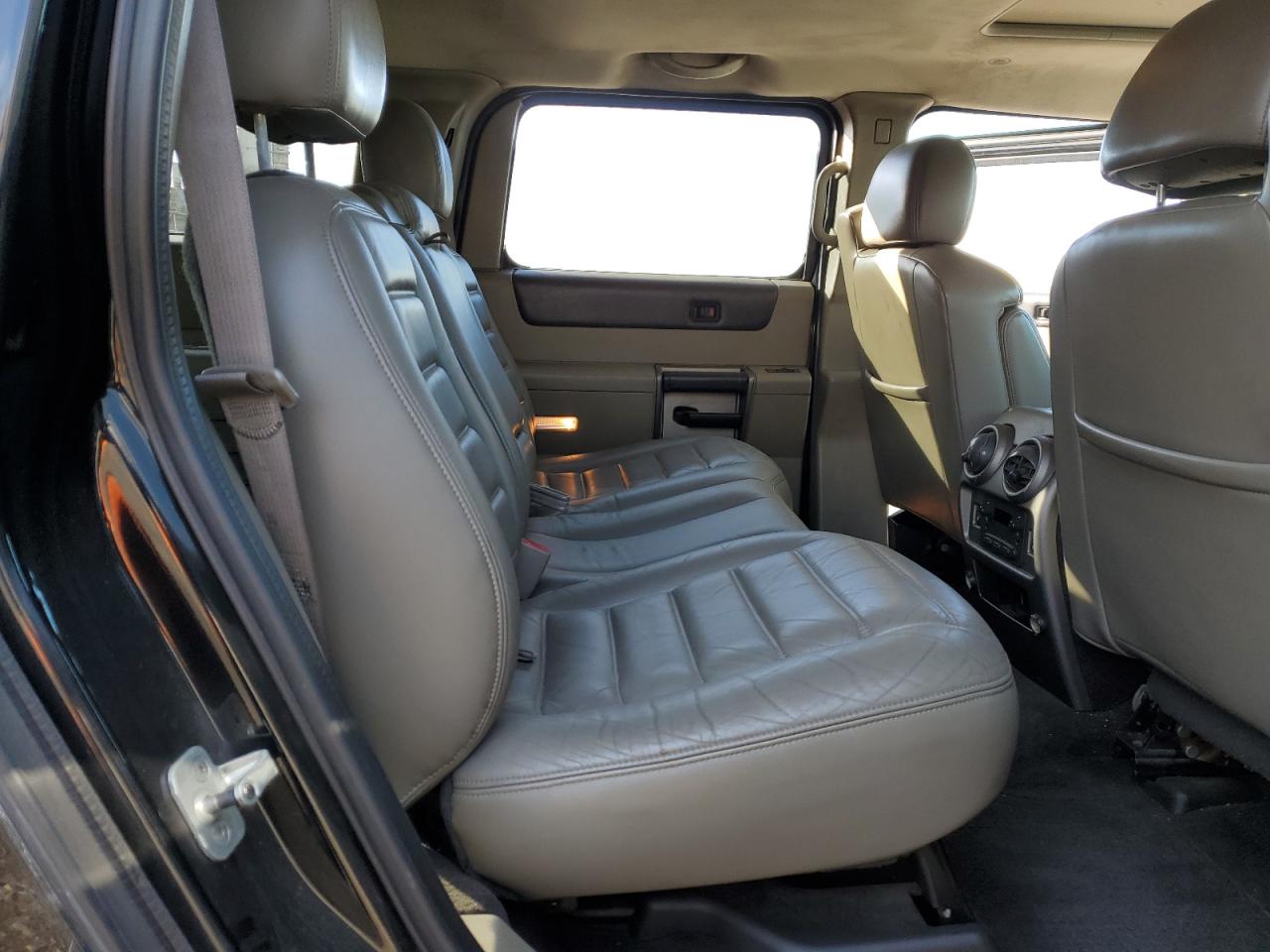 2004 HUMMER H2 - Image 11