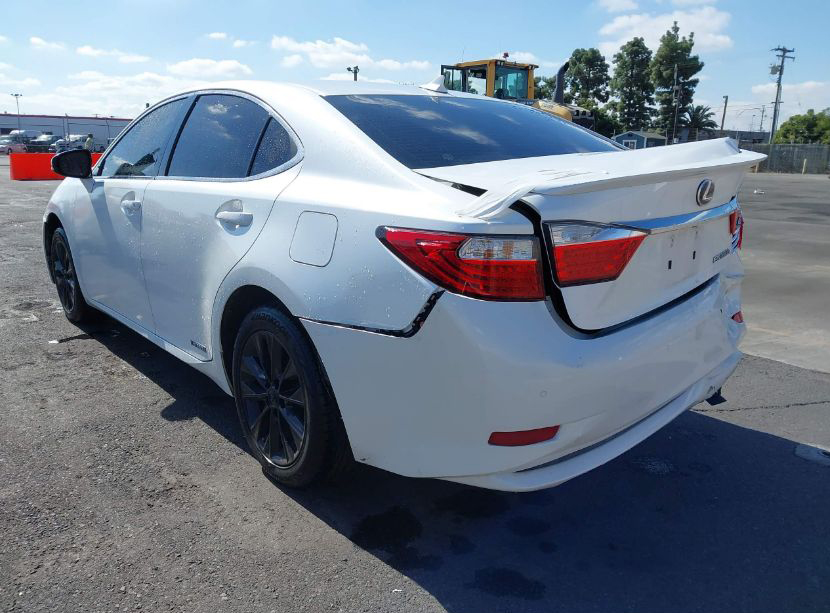 2014 Lexus ES 300H - Image 3