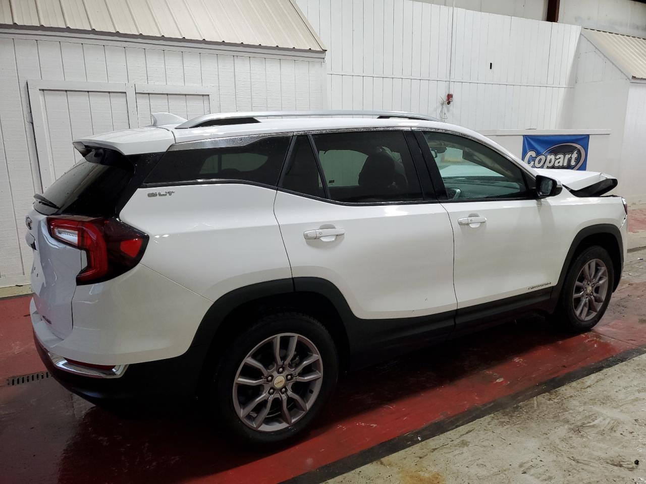 2023 GMC TERRAIN - Image 3