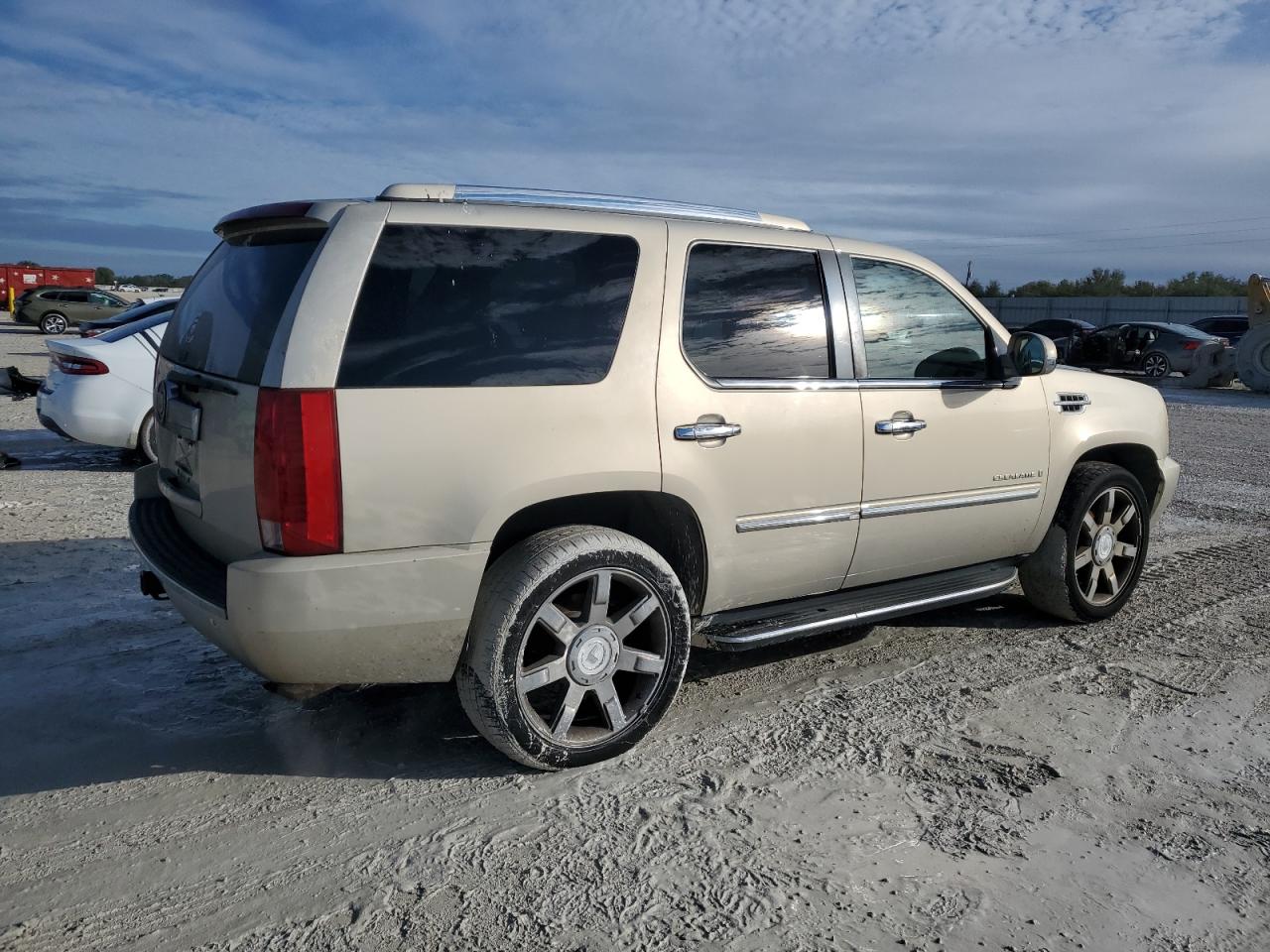 2007 Cadillac Escalade - Image 3