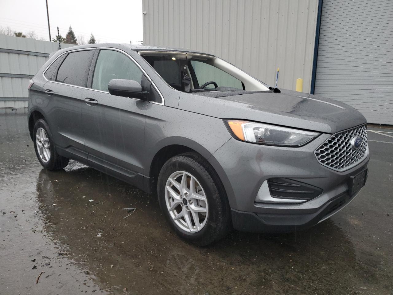 2023 Ford Edge - Image 4