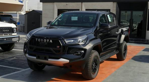 2025 Toyota Hilux - Image 3