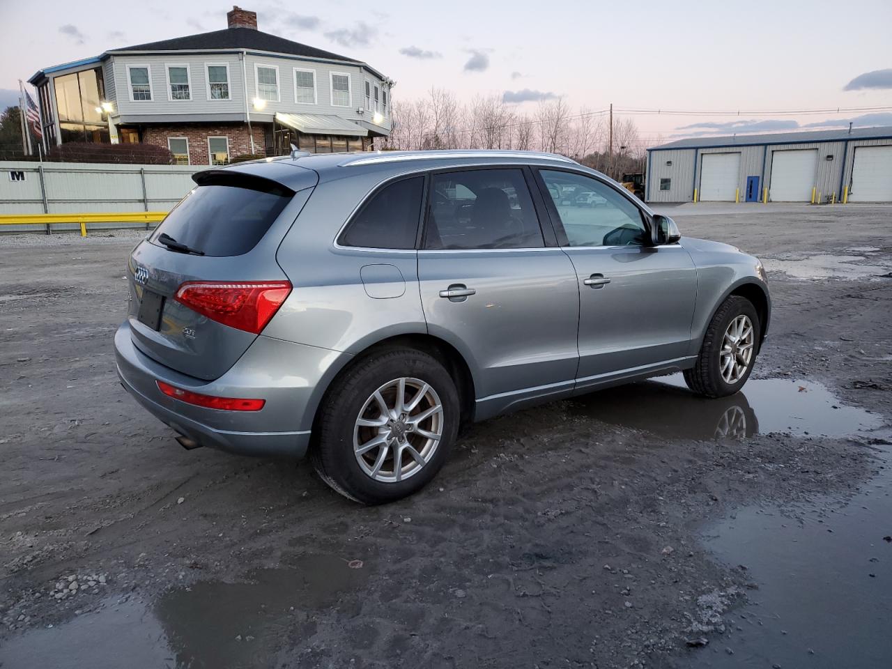 2011 AUDI Q5 - Image 3